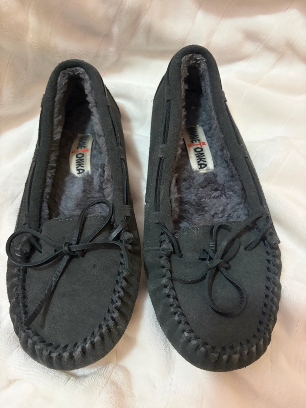 Minnetonka Women’s Grey Suede Lined Moccasin Slippers
